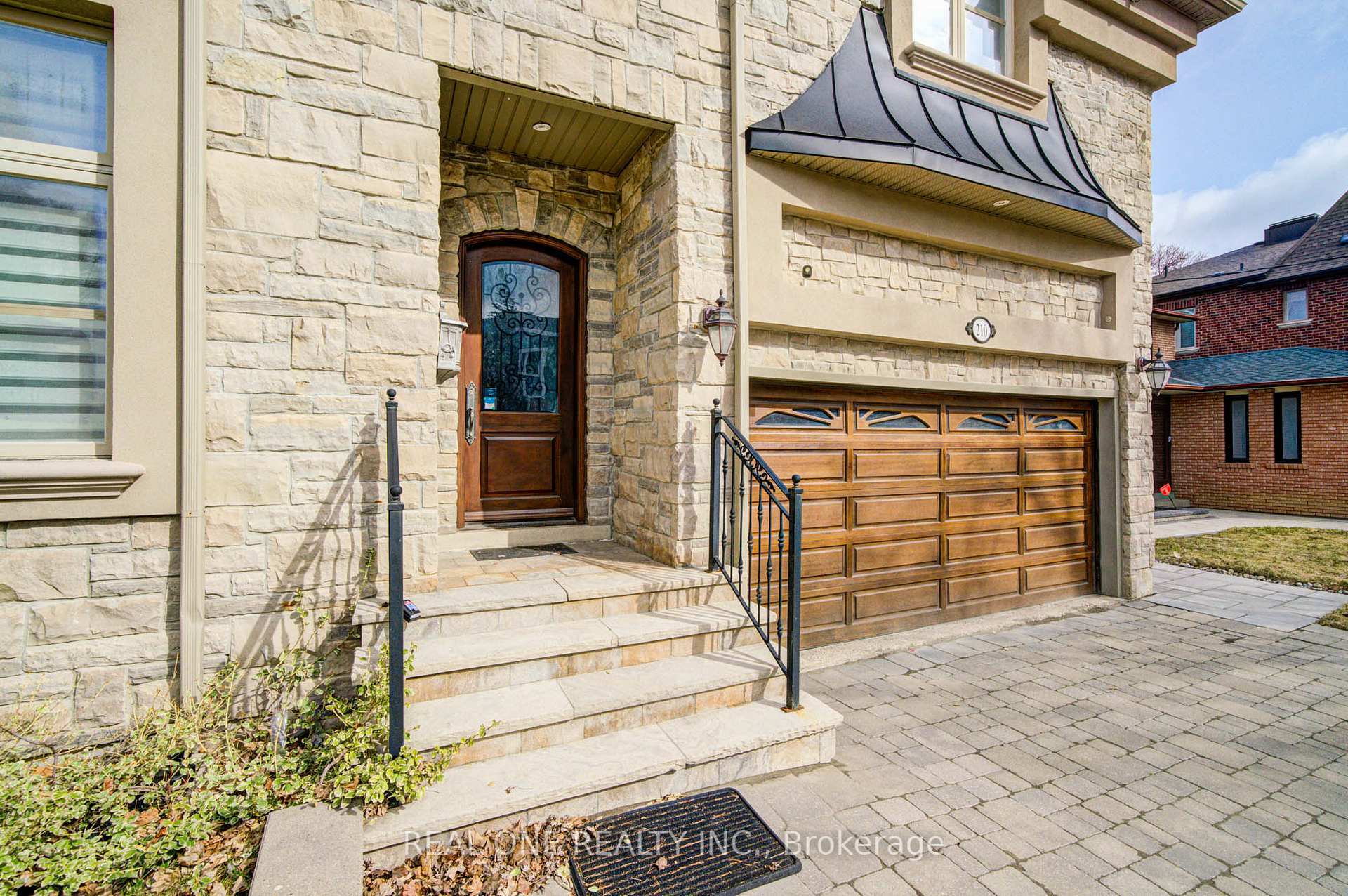Property Photo: 210 Maplehurst Avenue ON M2N 3C2