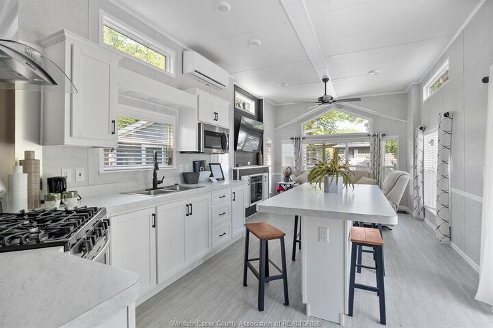 Photo de la propriété: 981 County Rd 2 529 ON N8L 1B4