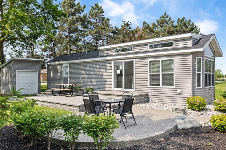 Photo de la propriété: 981 County Rd 2 224 ON N8L 1B4