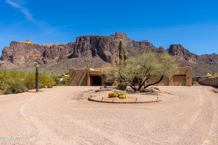 Property Photo: 1547 N Val Vista Road AZ 85119
