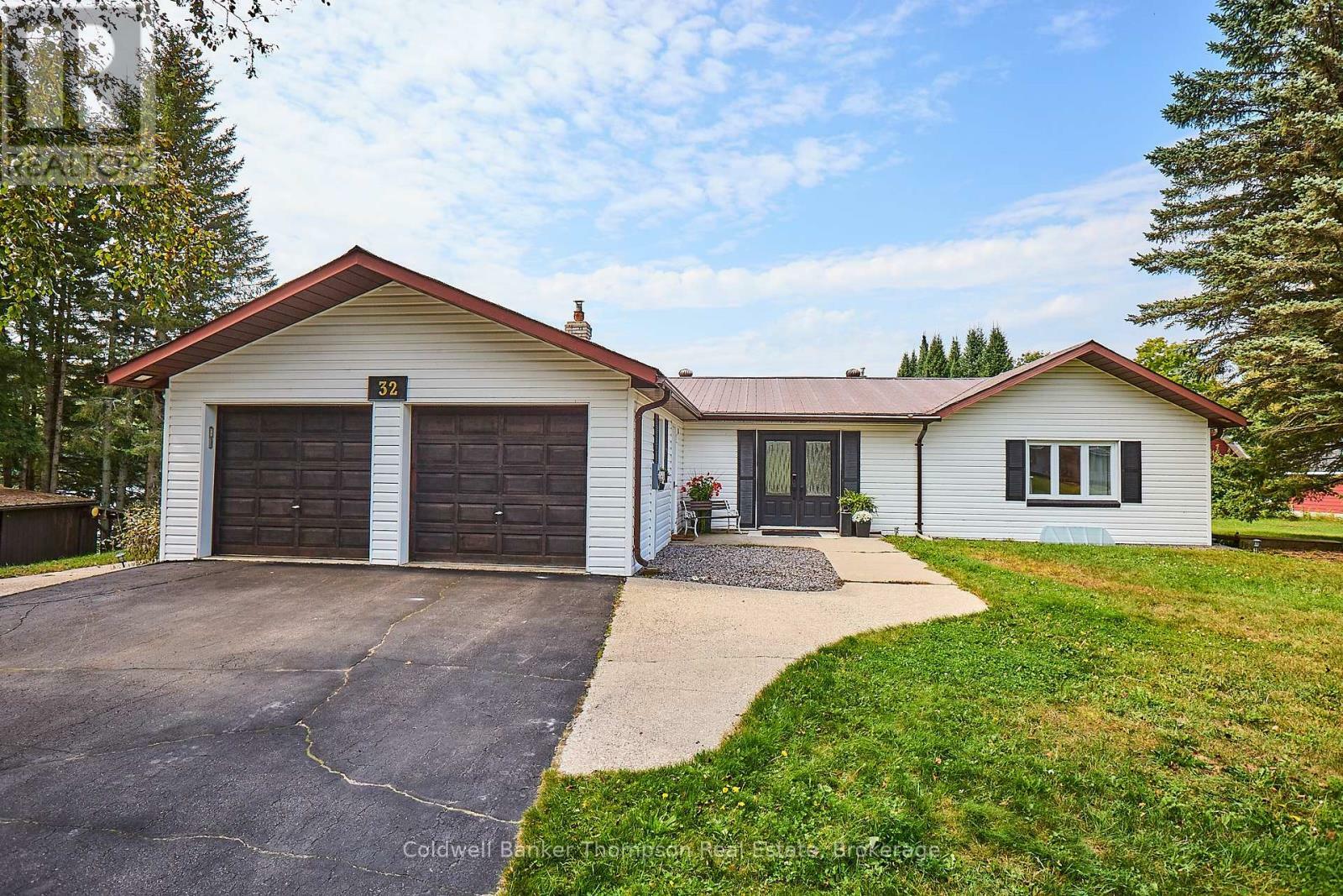 32 Beach Road  Huntsville (Stephenson) ON P0B 1M0 photo