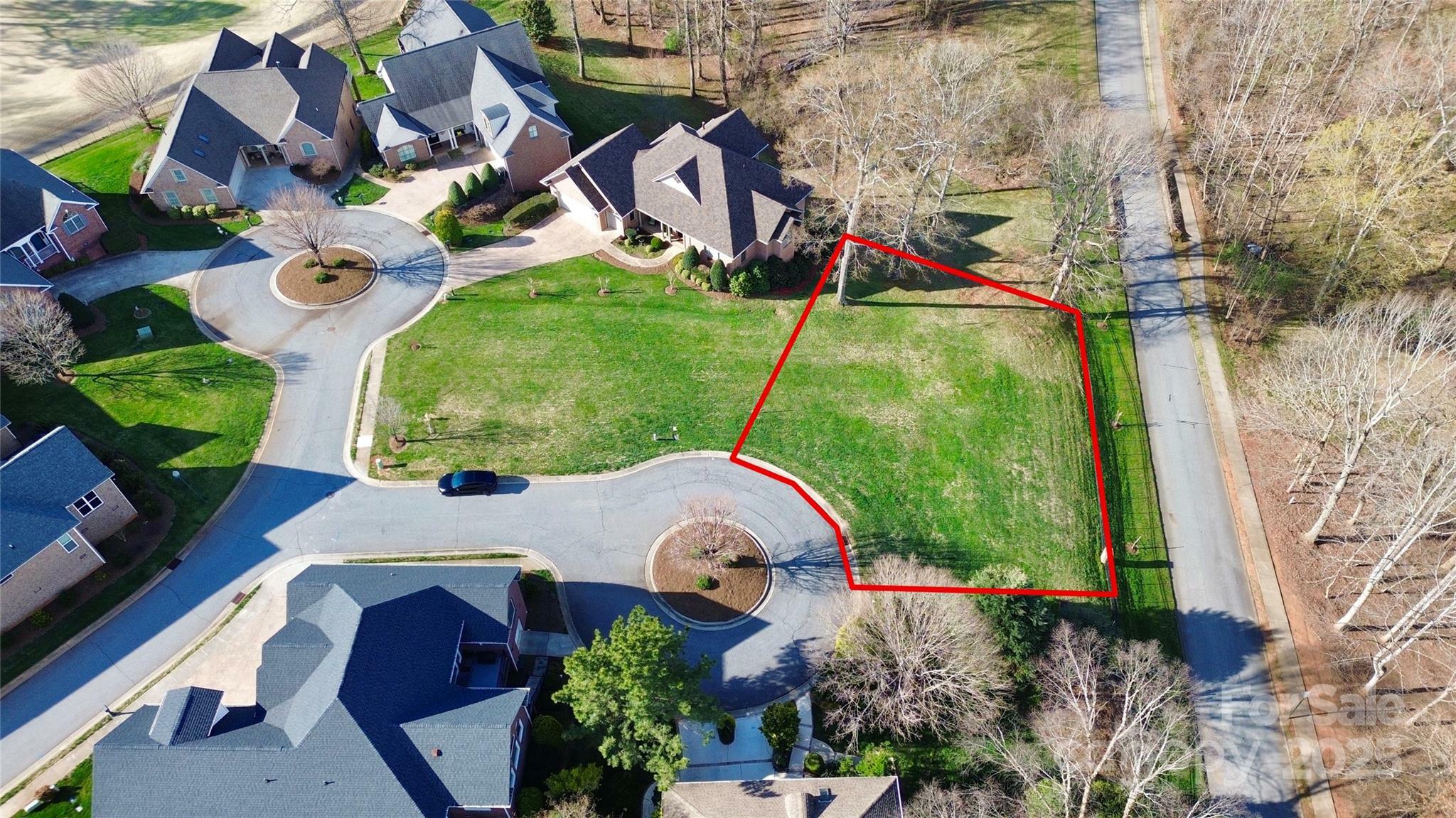 Property Photo: 3771 Sarazen Court NC 28613