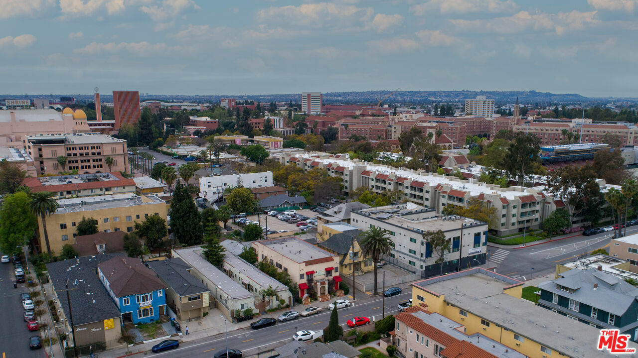 Property Photo: 716 W 30th St CA 90007