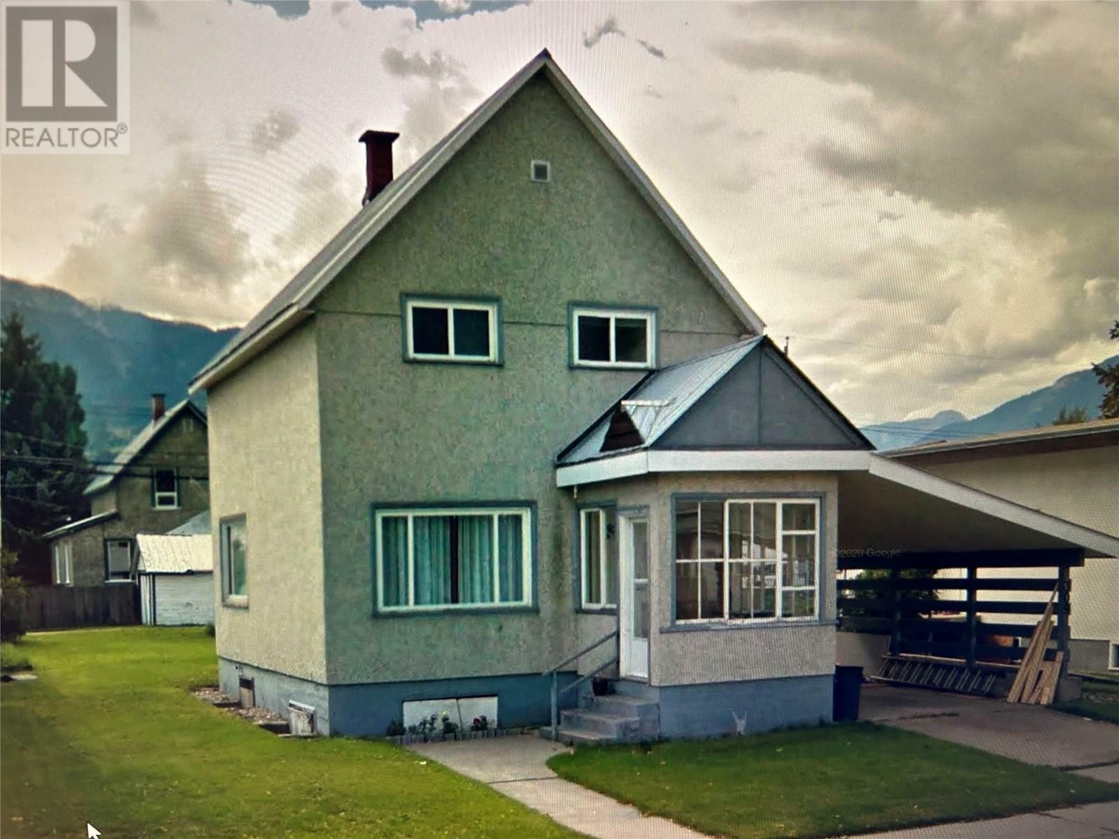 Property Photo: 309 Third Street East BC V0E 2S0