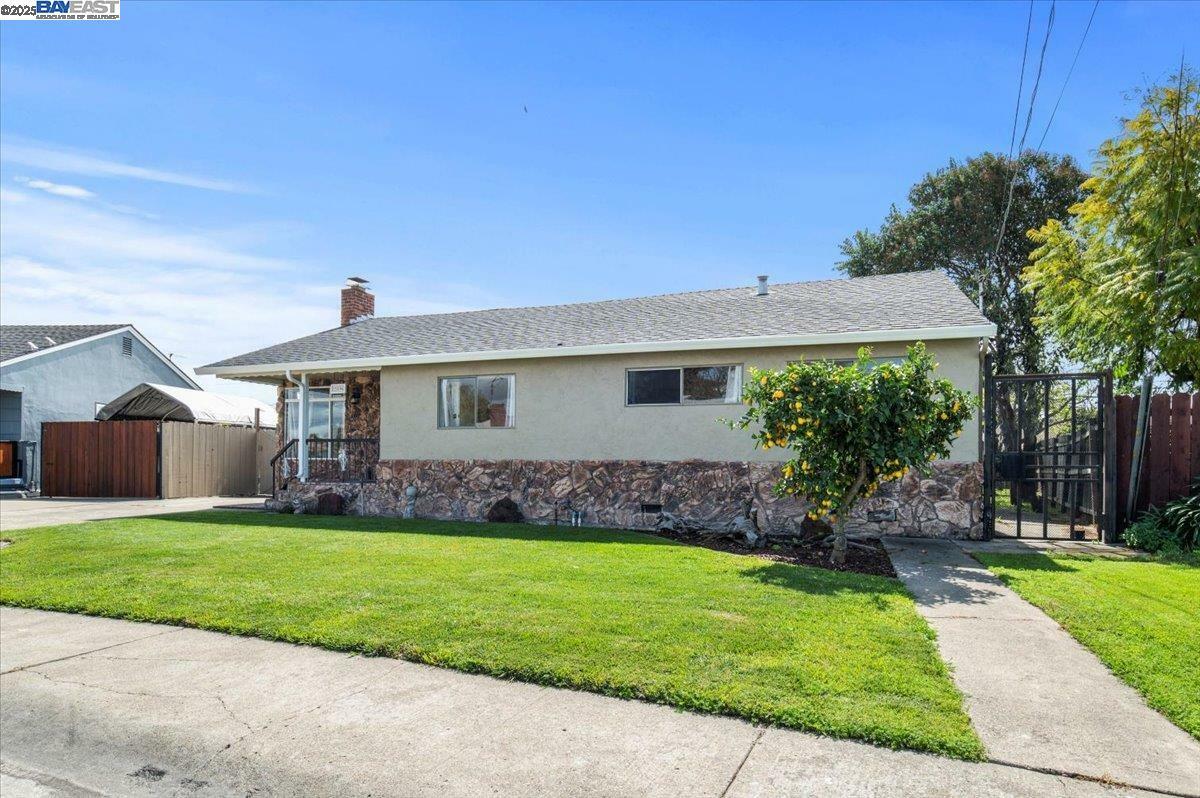 Property Photo: 15094 Alexandria St CA 94579