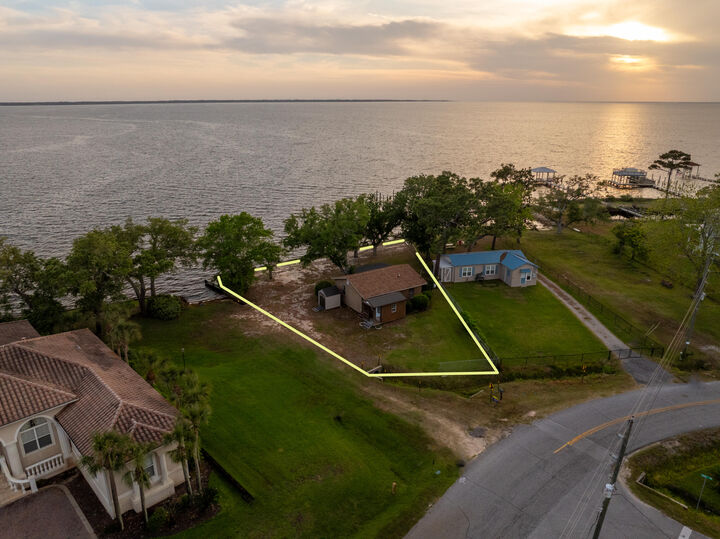 Property Photo: 2894 Bay Grove Road FL 32439