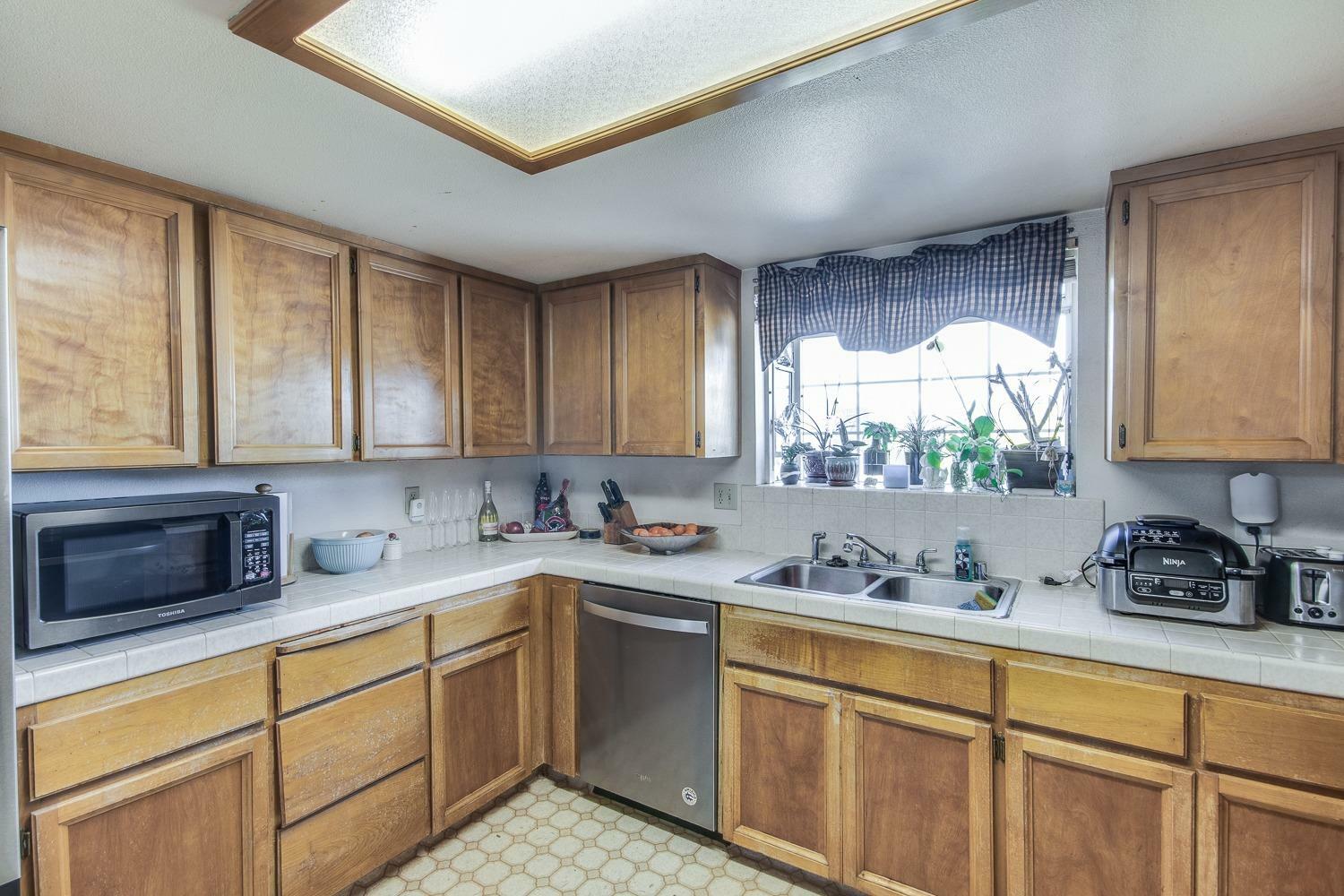 Property Photo: 2129 Magnolia Avenue CA 93657