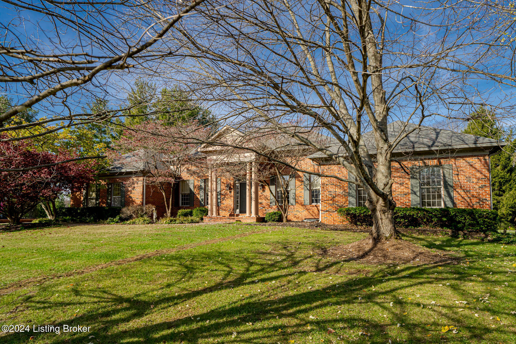 Property Photo: 1450 St Andrews Dr KY 40065