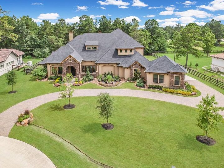 Property Photo:  28 Royal King Road  TX 77377 