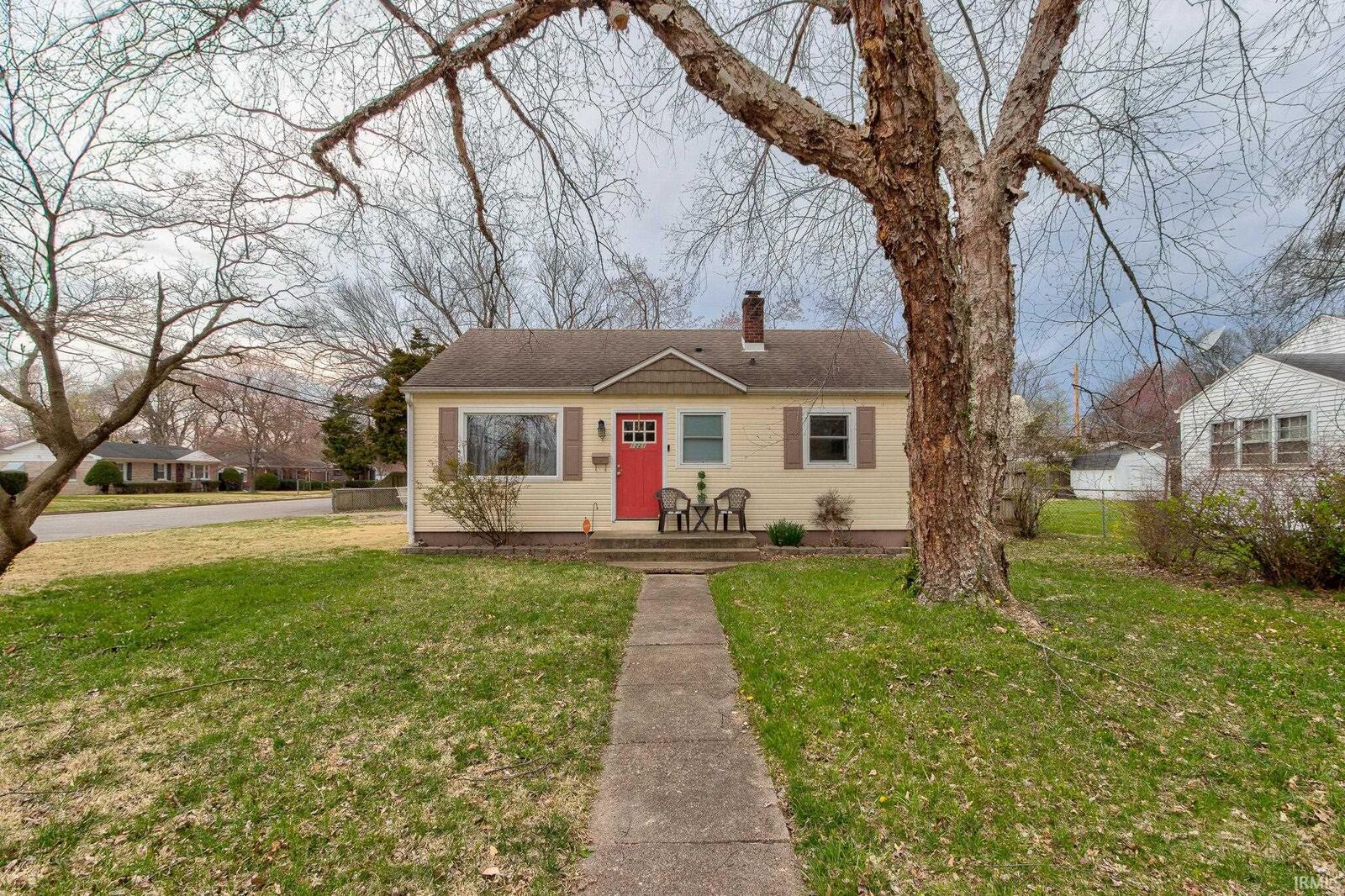 Property Photo:  1221 S Parker Drive  IN 47714 