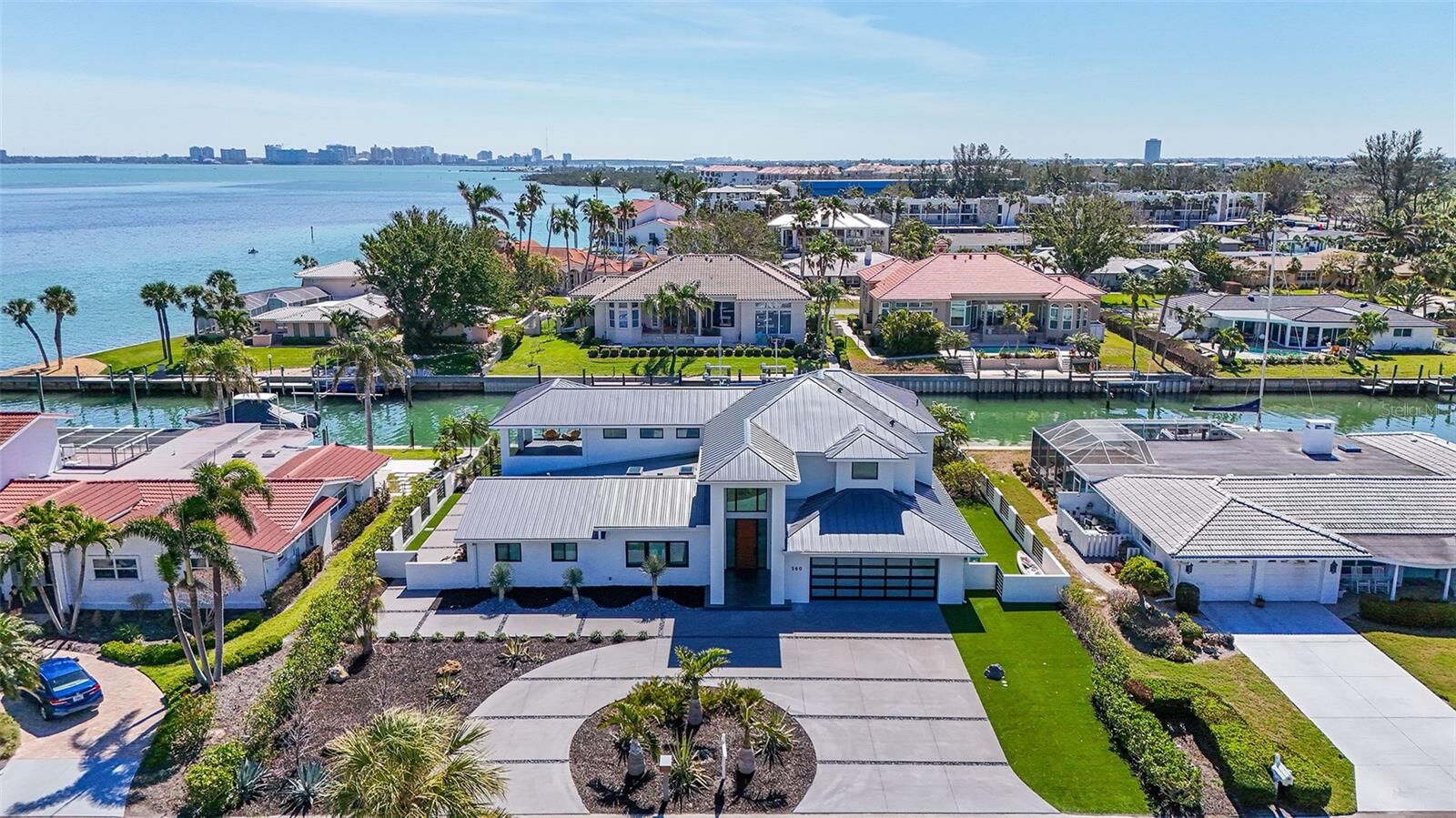 Property Photo: 560 Schooner Lane FL 34228