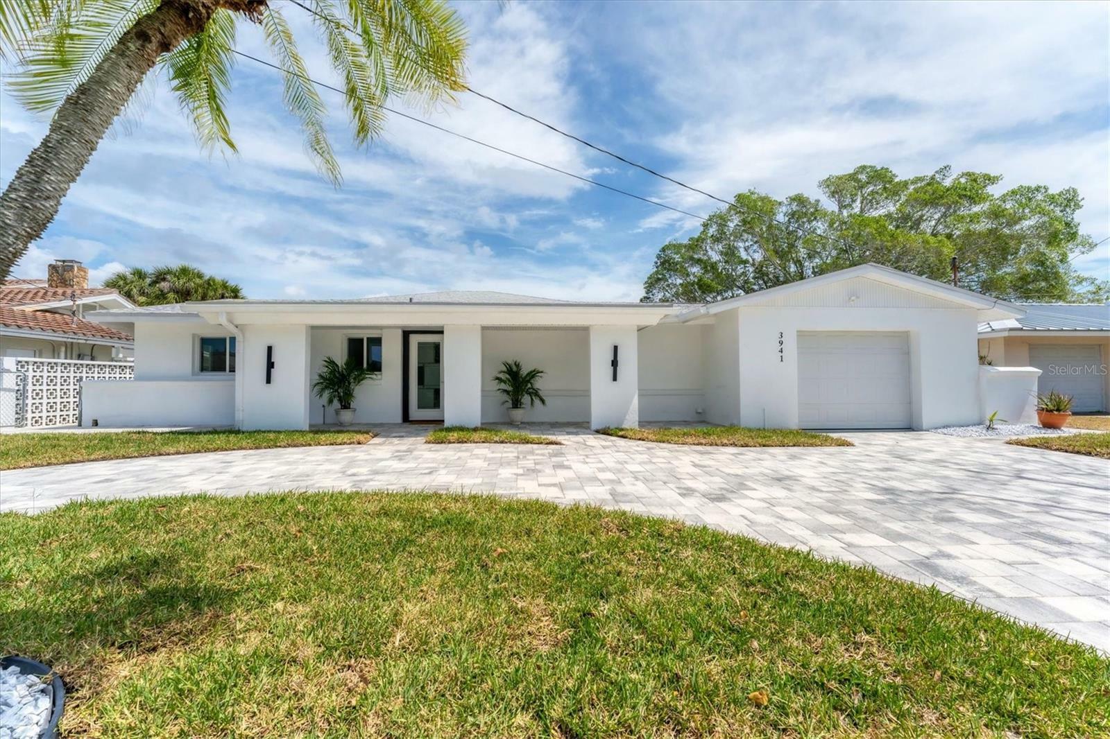 Property Photo: 3941 14th Lane NE FL 33703