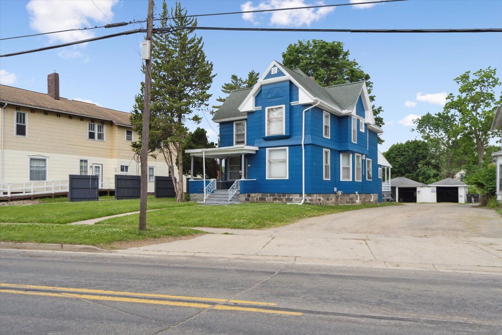 Property Photo: 612 Lansing Avenue MI 49202