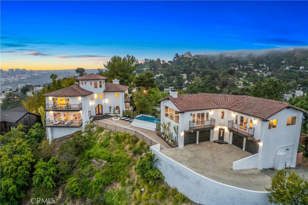 8300 Grand View Drive  Los Angeles CA 90046 photo
