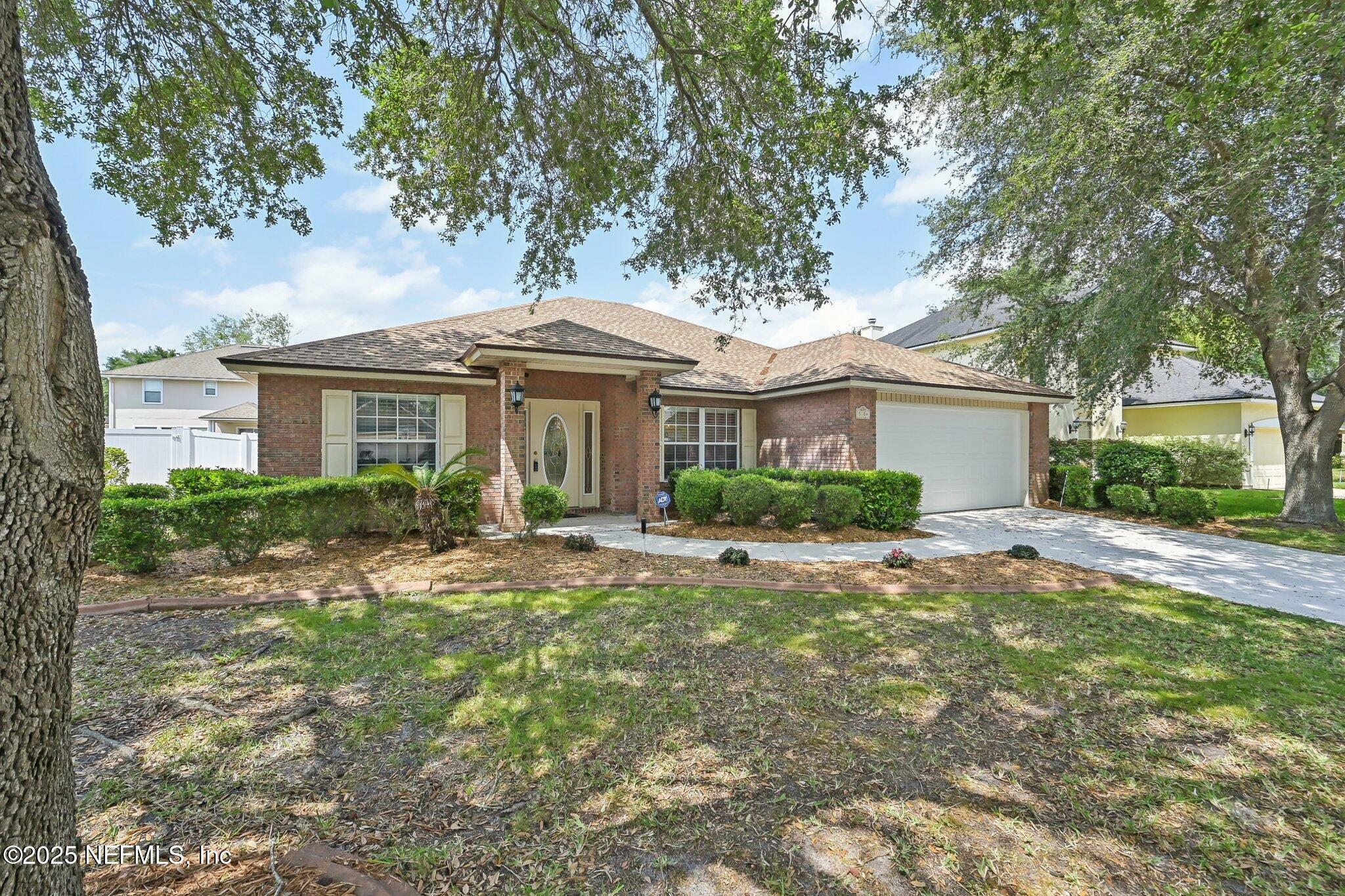 Property Photo: 3104 Stonebrier Ridge Drive FL 32065