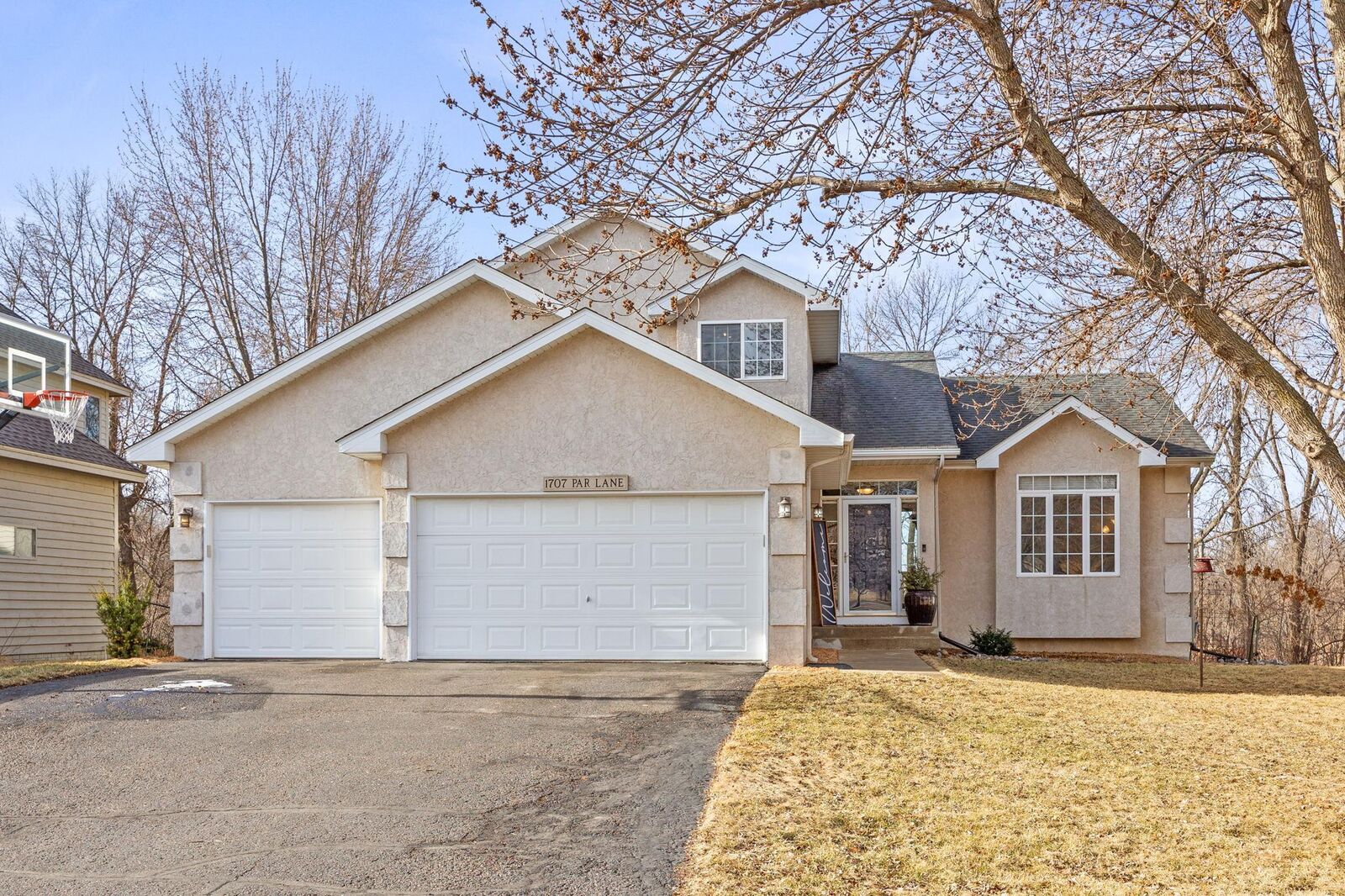 Property Photo:  1707 Par Lane  MN 55313 