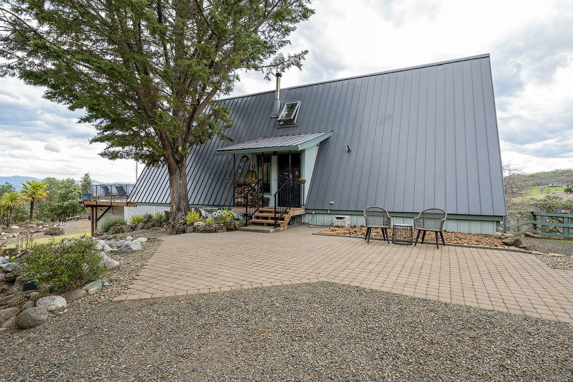 Property Photo:  1100 W Rolling Hills Drive  OR 97524 