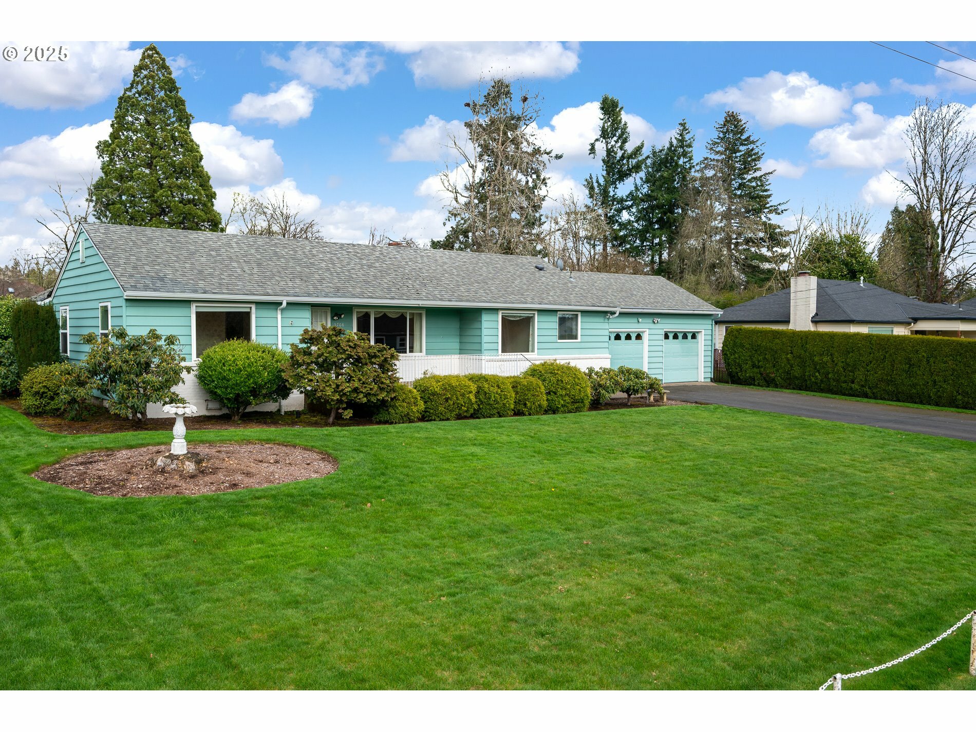 Property Photo: 15708 SE Francis Ave OR 97267