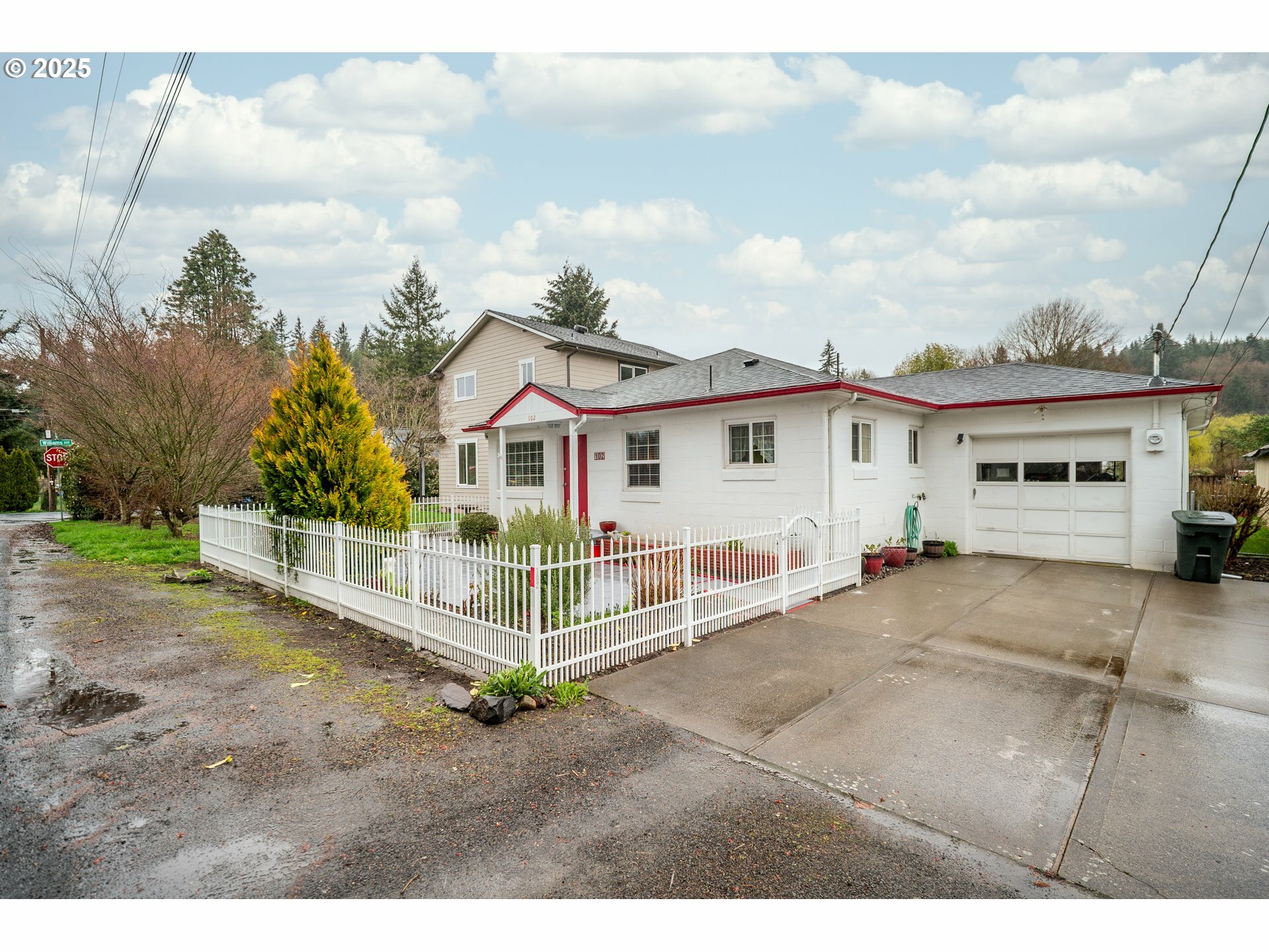 Property Photo: 102 Nelson Ave WA 98626