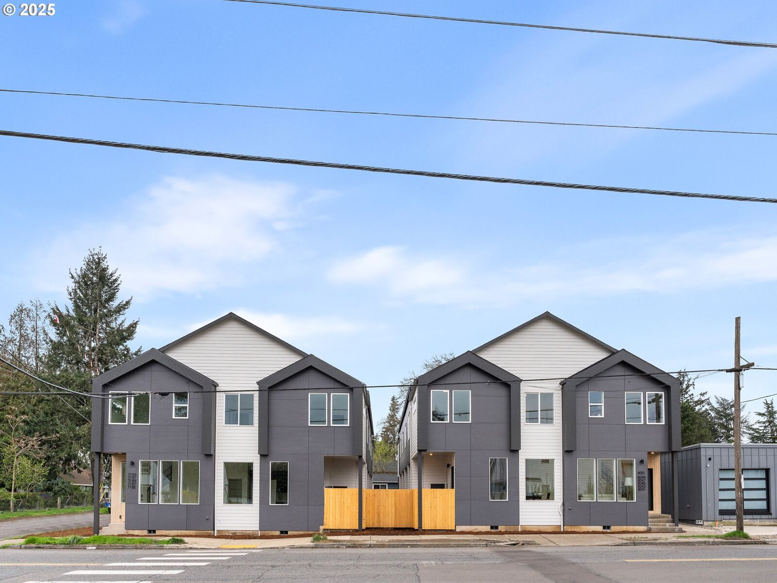Property Photo: 8041 SE 72nd Ave 6 OR 97206