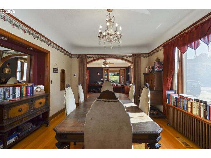 Property Photo:  529 W 3rd Pl  OR 97058 