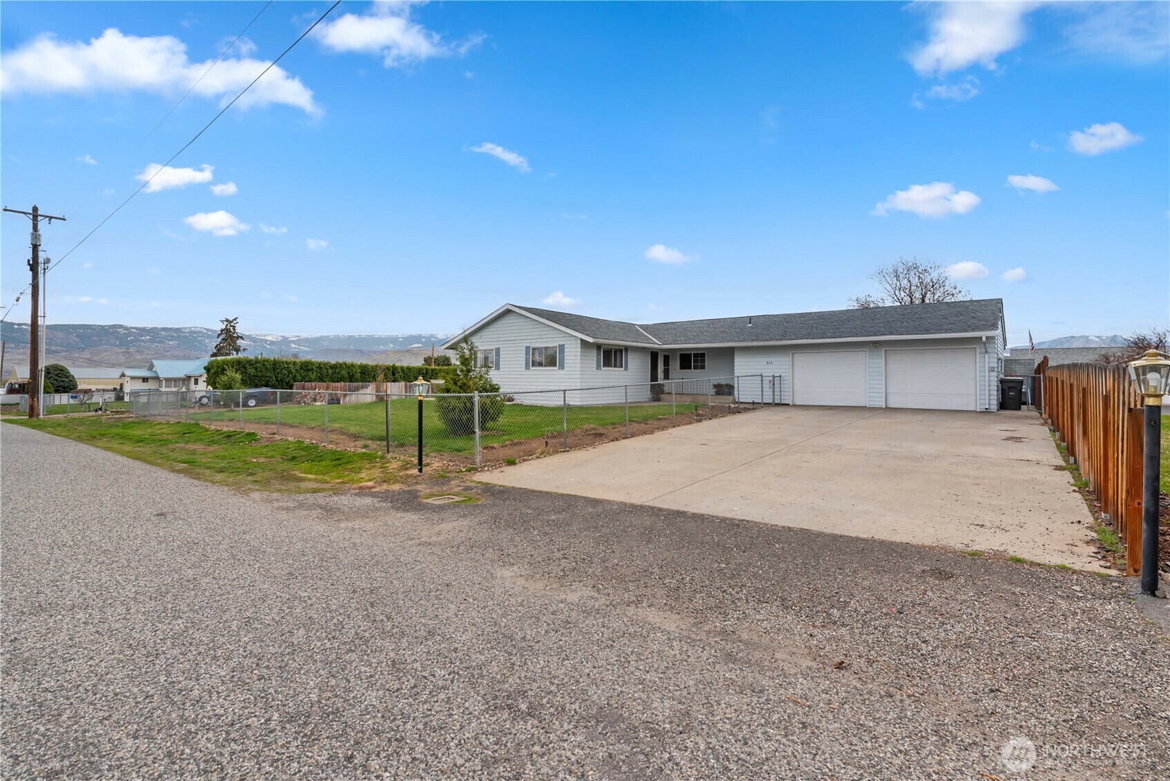 312 N Perry Avenue  East Wenatchee WA 98802 photo