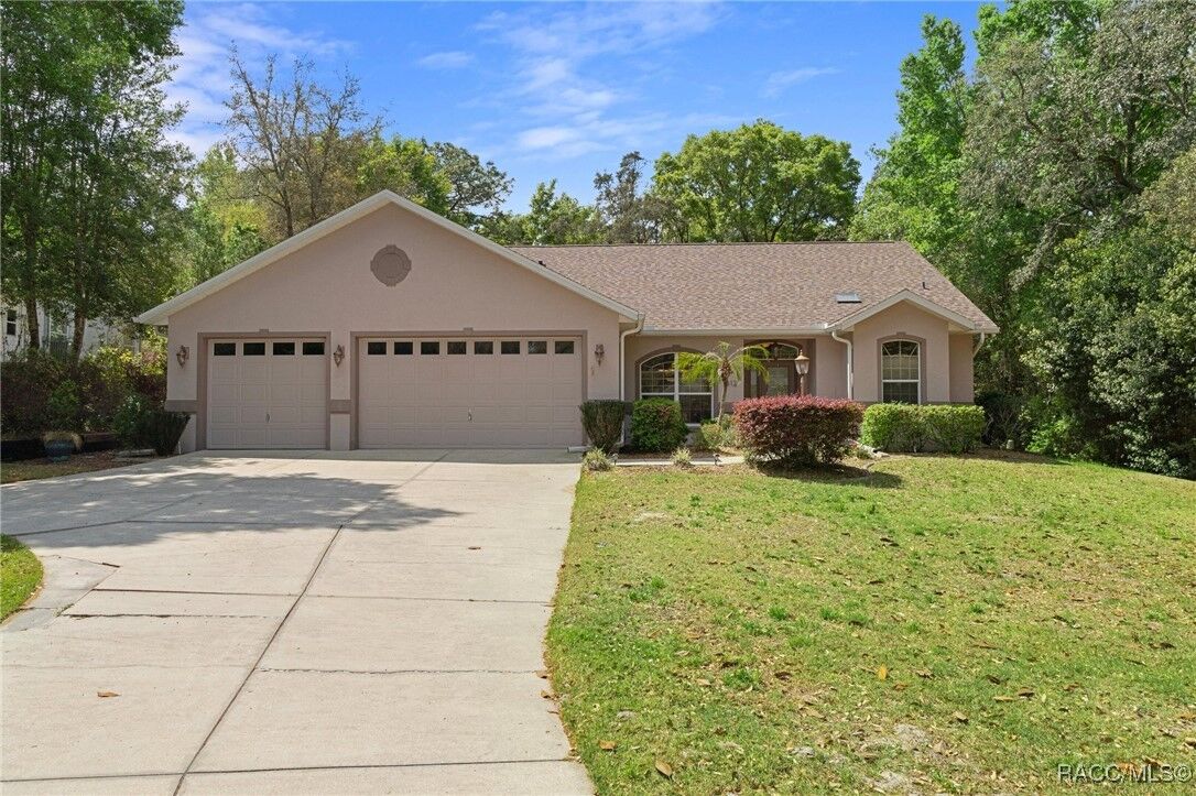 Property Photo: 812 N Bennington Terrace FL 34453