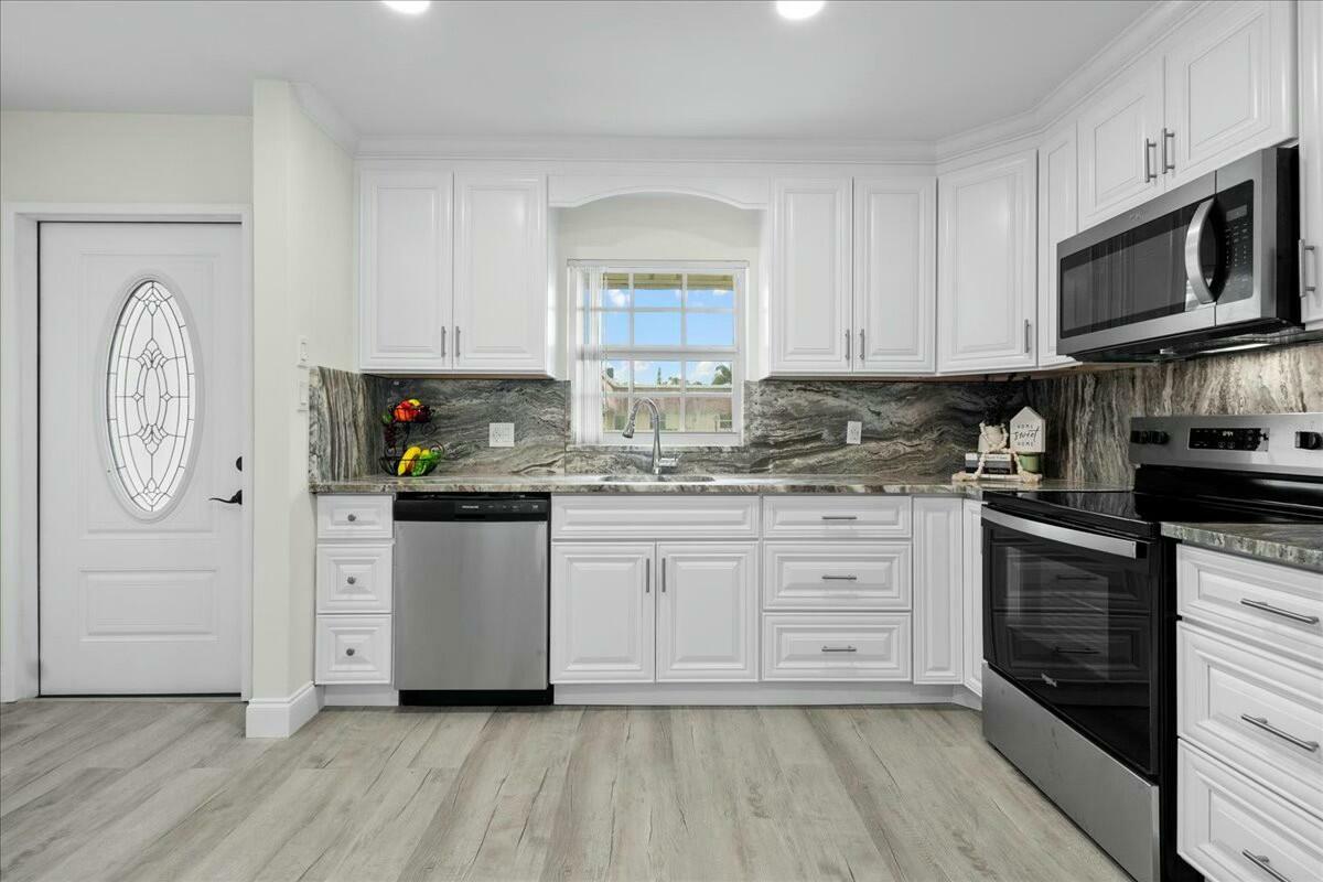 Property Photo: 596 Laconia Circle FL 33467