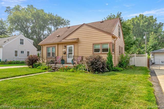 Property Photo: 31225 Balmoral Street MI 48135