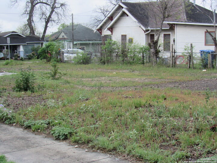 Property Photo:  2901 S Saunders  TX 78207 