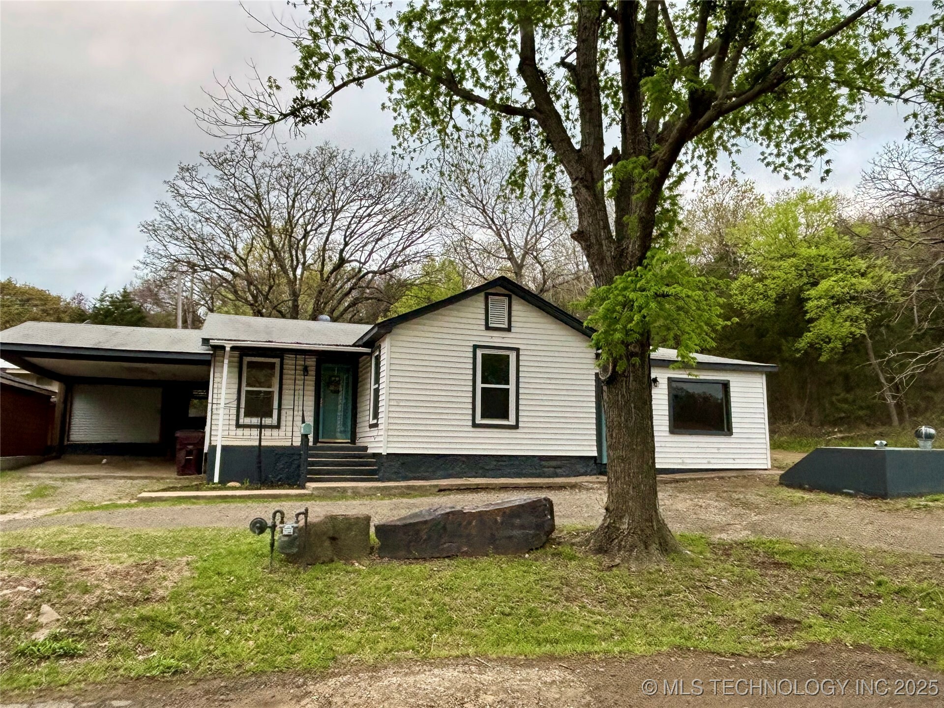 Property Photo: 112 S 7th Street OK 74432