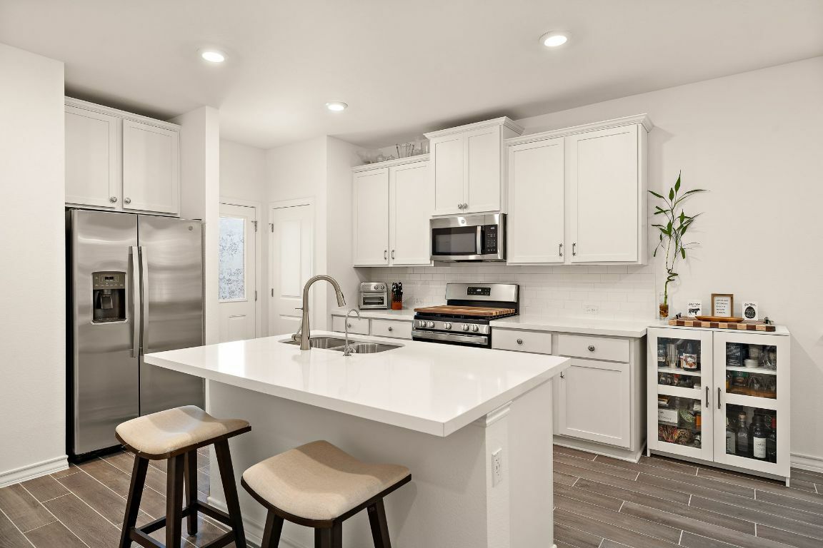 Property Photo: 106 Gracie Way TX 78634