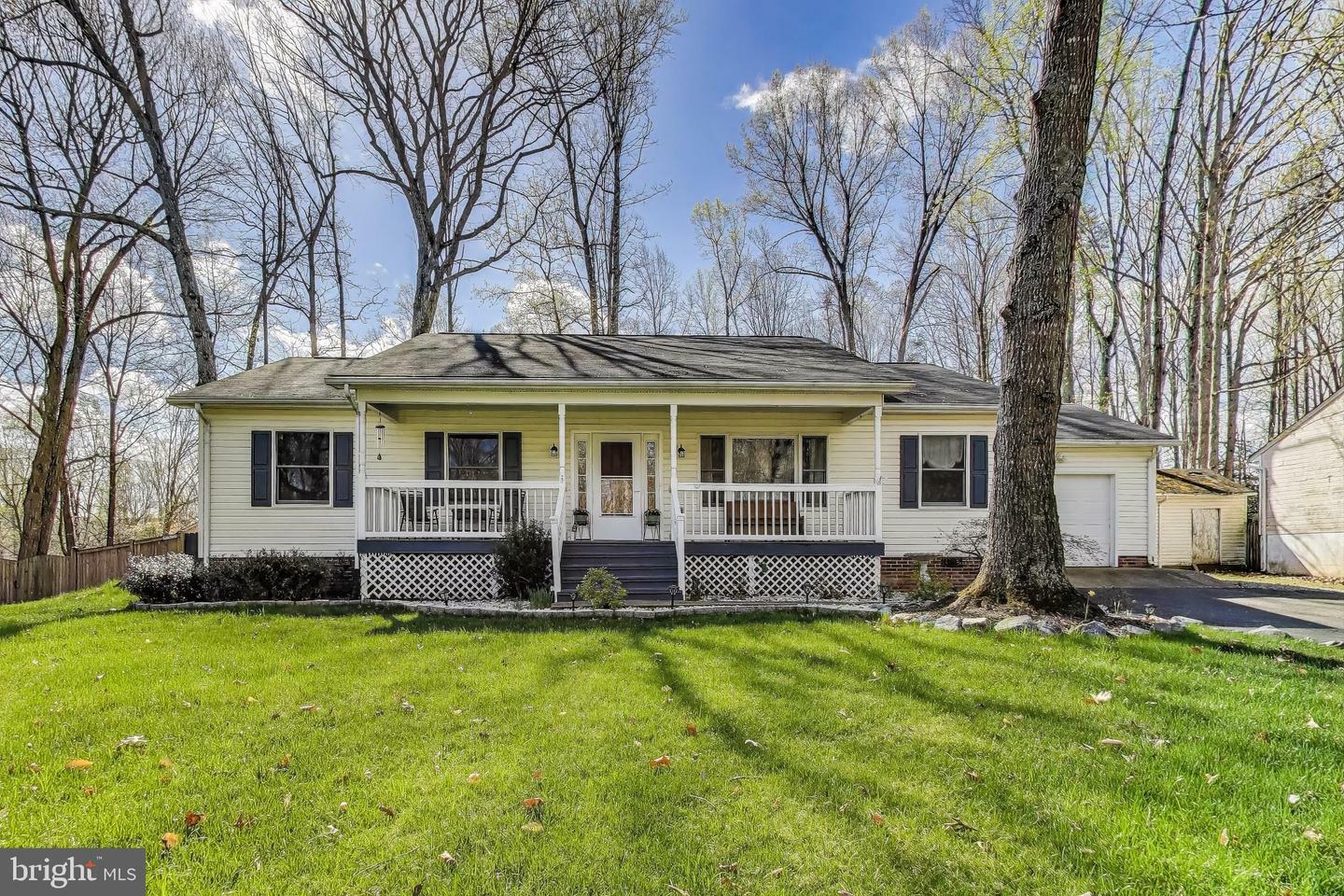 Property Photo: 10909 Holleybrooke Drive VA 22553