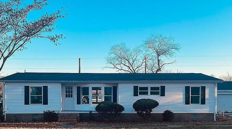 Property Photo: 24115 Catherine St VA 23421