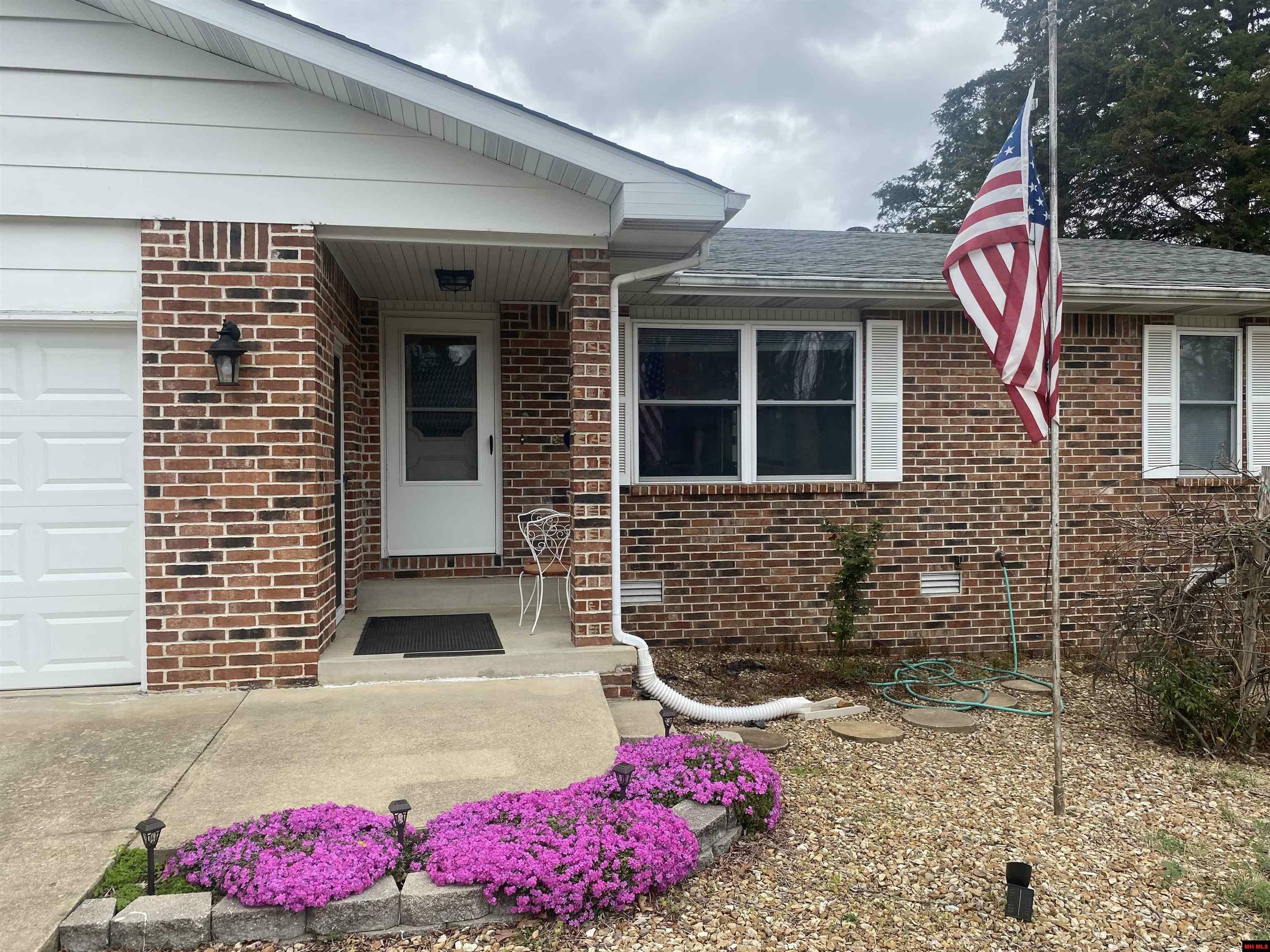 Property Photo: 1804 Eagle Drive AR 72653