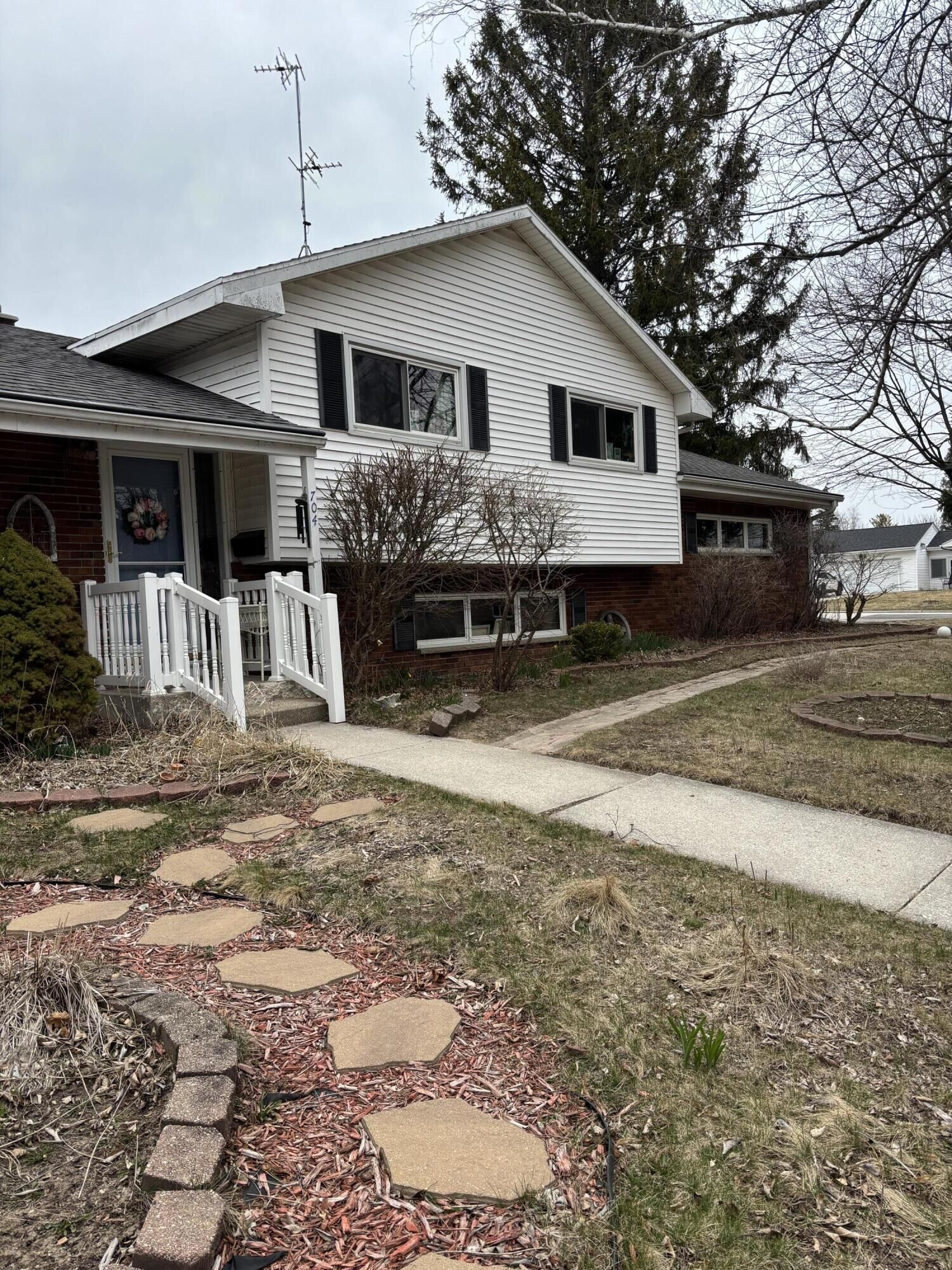 Property Photo:  704 Green Tree Rd  WI 53044 