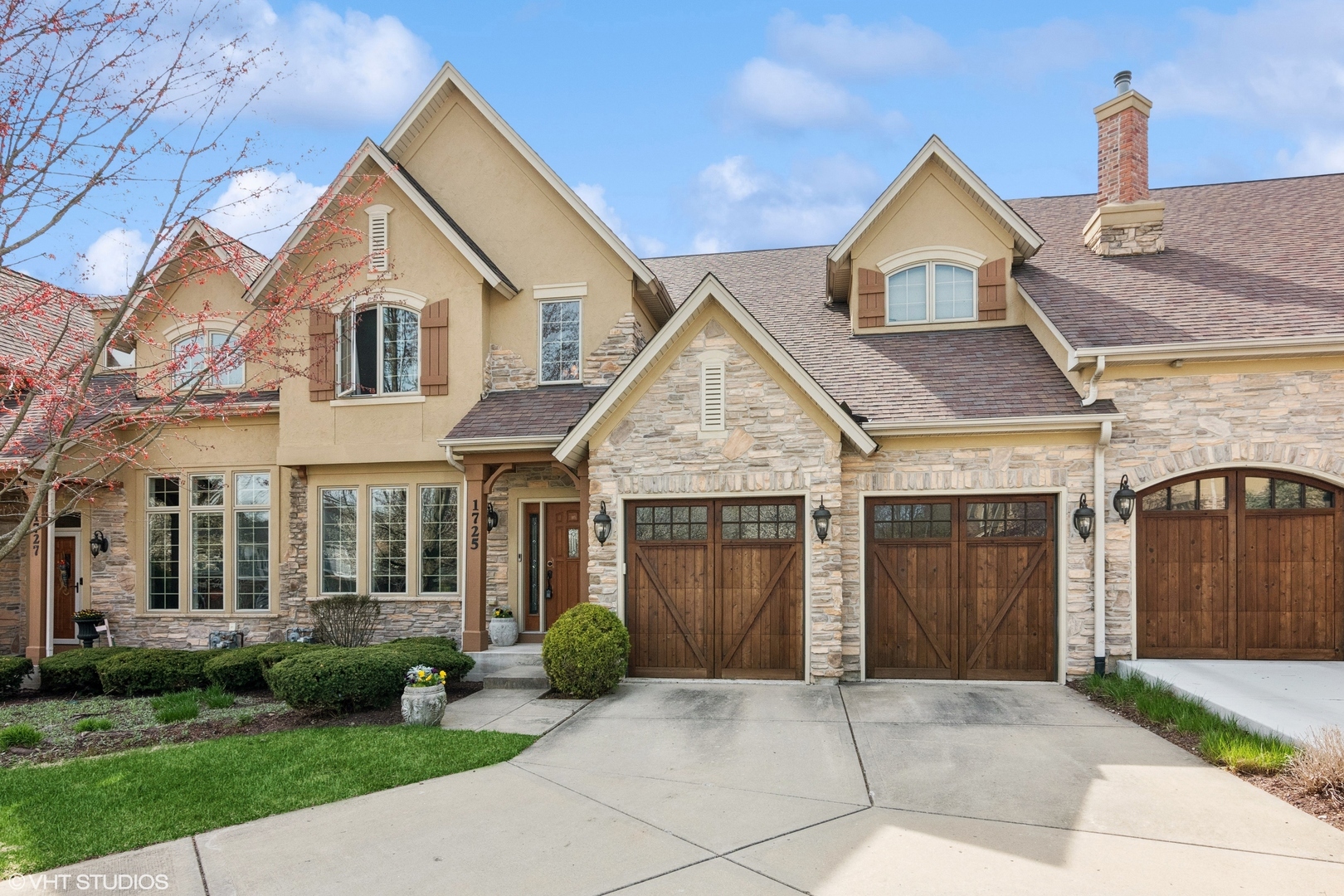 Property Photo: 1725 Amelia Court IL 60565
