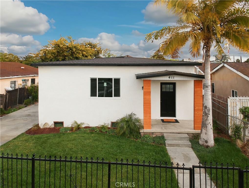 Property Photo:  411 W Plum Street  CA 90222 