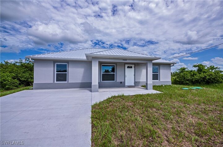 Property Photo:  3318 Clearview Circle  FL 33935 