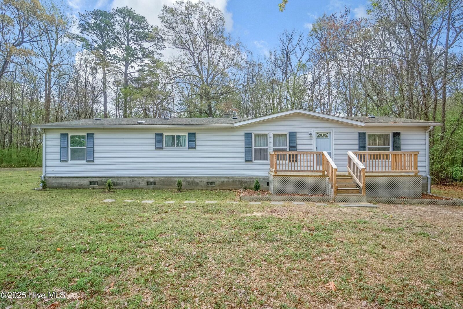 Property Photo:  129 Angler'S Cove Road  NC 27944 