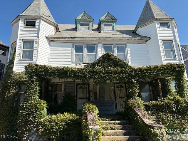 Property Photo: 1737 Lakefront Avenue OH 44112