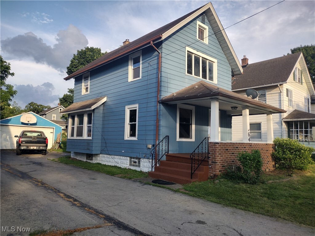 Property Photo:  64 Walnut Street  OH 44471 