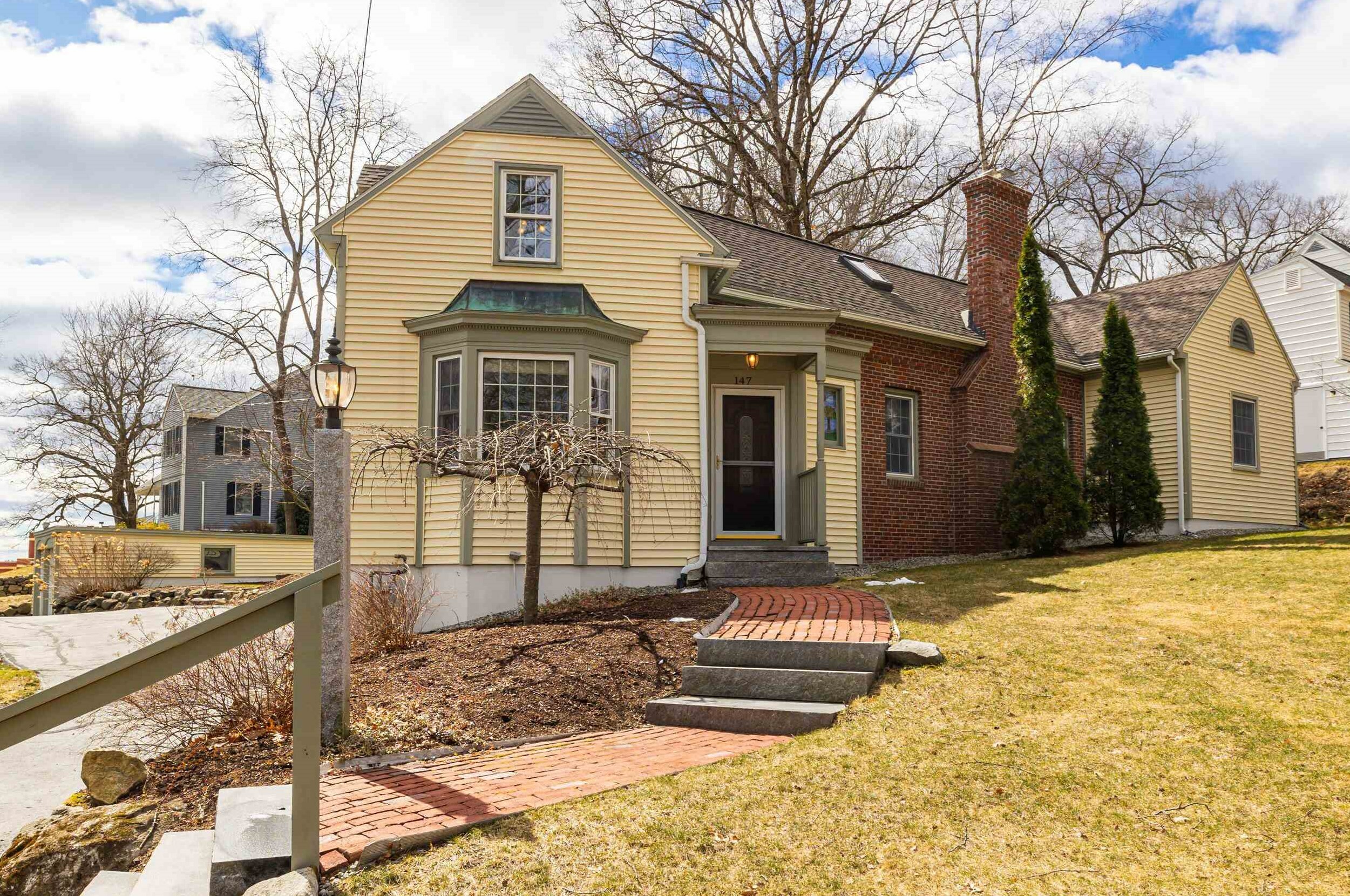 Property Photo: 147 School Street NH 03301