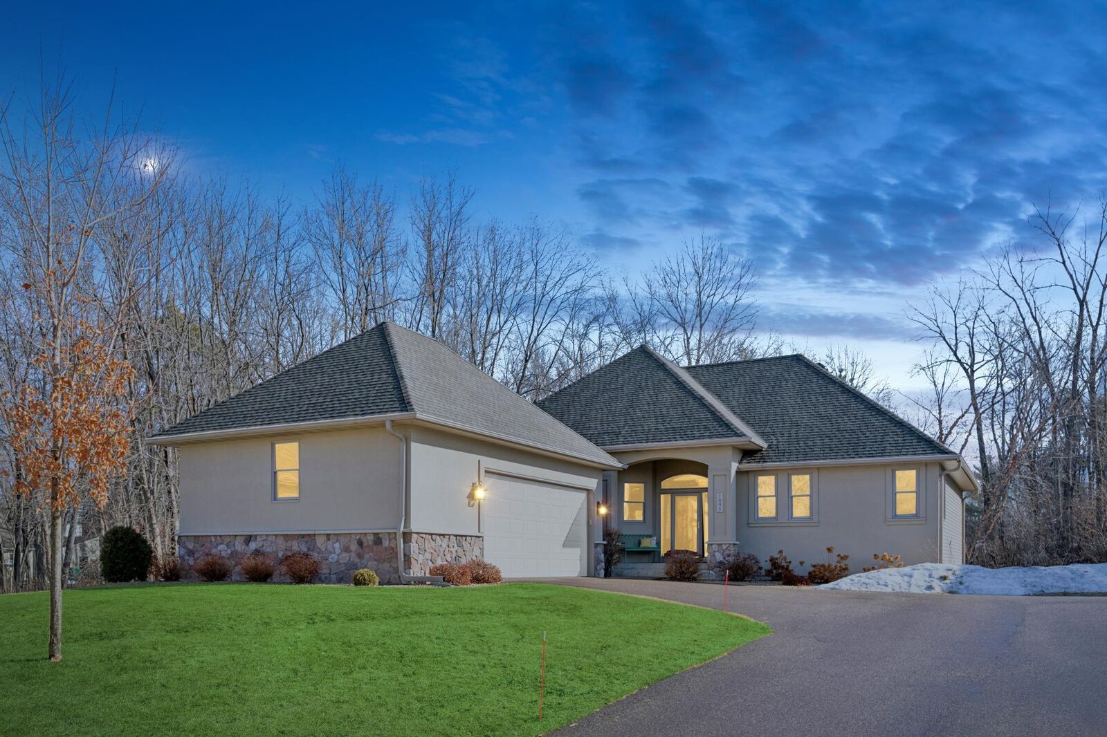 Property Photo:  1095 Nena Court  MN 55082 