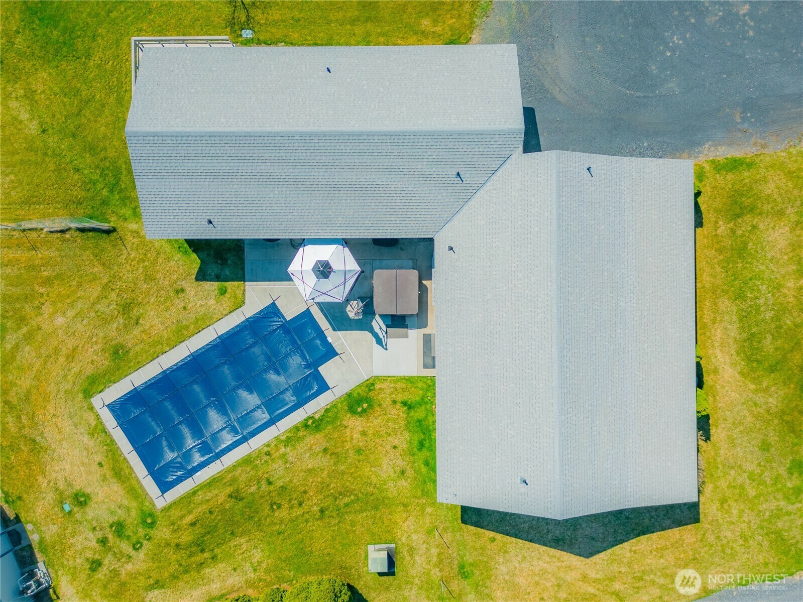 Property Photo: 11827 Rd B.5 NW WA 98823