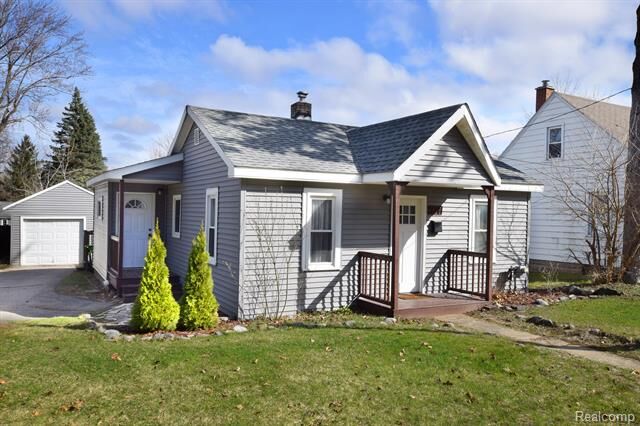 Property Photo:  716 Grant Street  MI 48430 