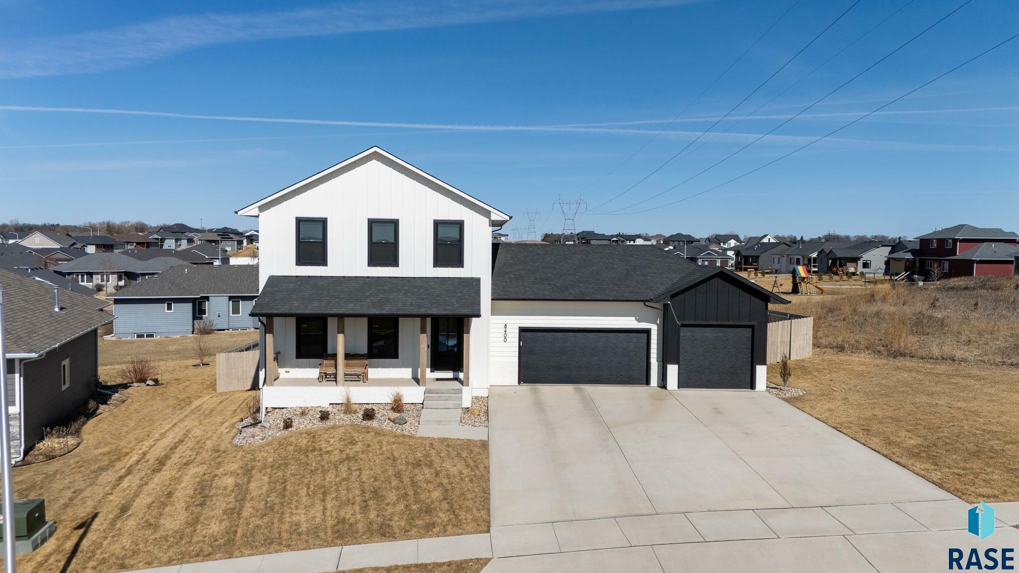 Property Photo: 8400 E Willow Leaf St SD 57110