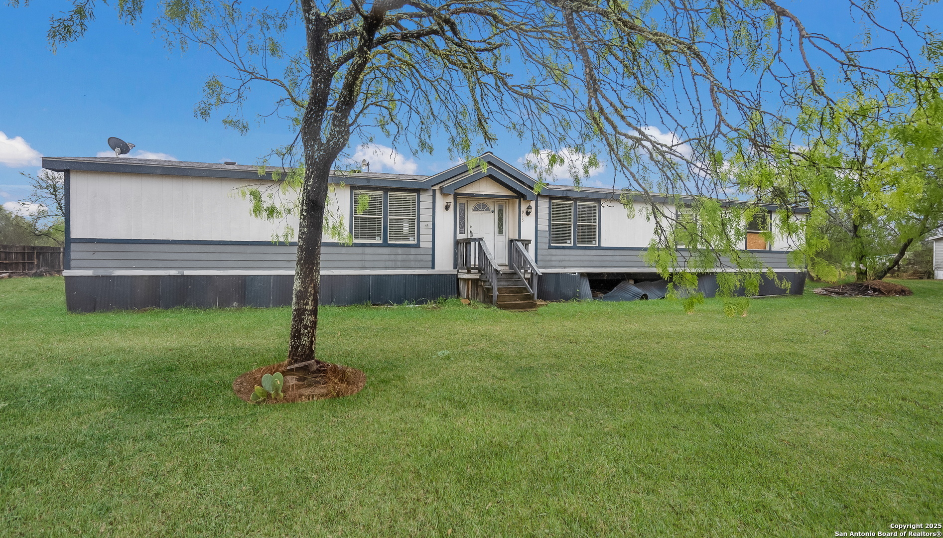 Property Photo: 915 County Road 3821 TX 78253