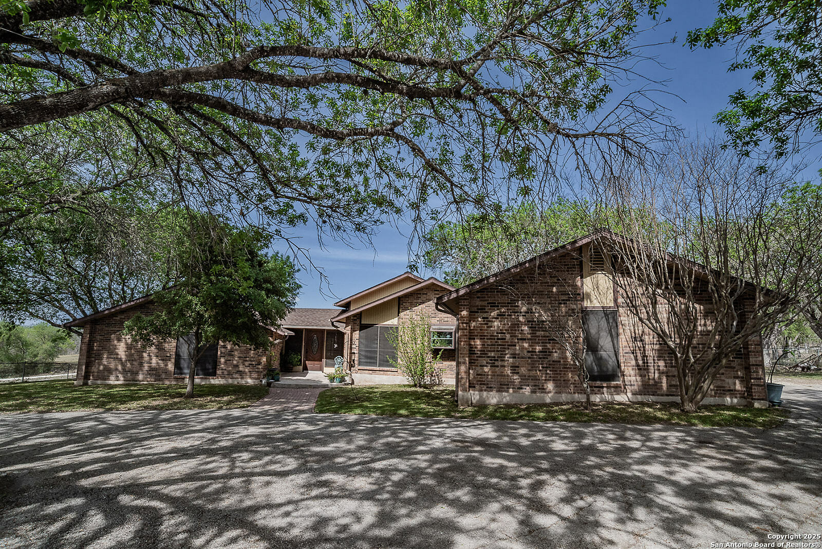 Property Photo: 1907 Fm 465 TX 78124