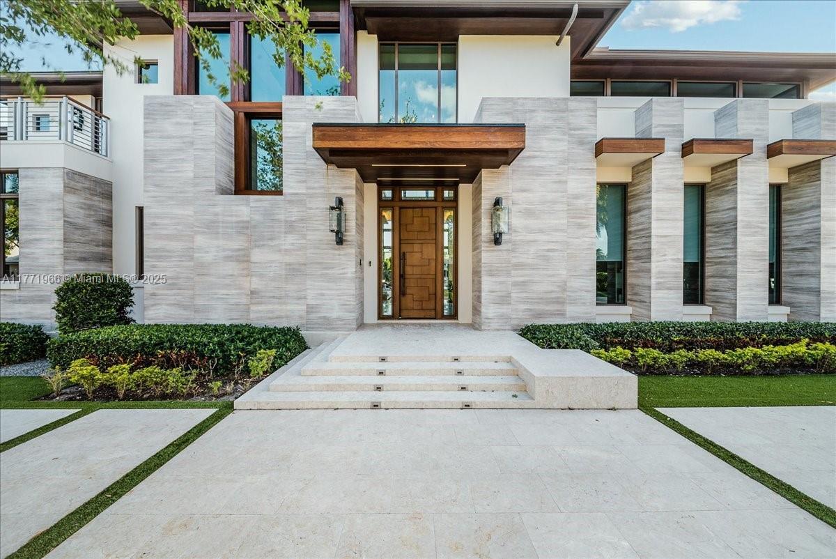 Property Photo:  20 Compass Isle  FL 33308 